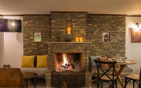 Charis Guesthouse